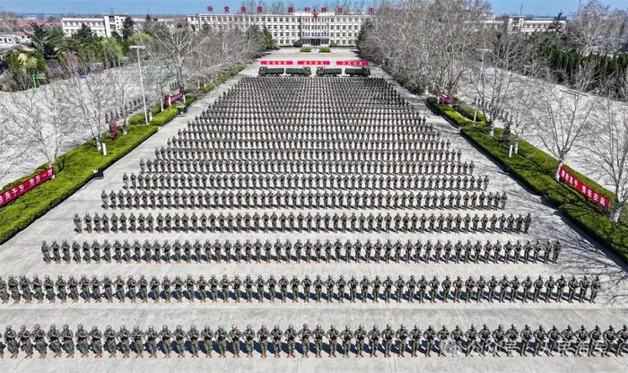 ▲授枪仪式现场