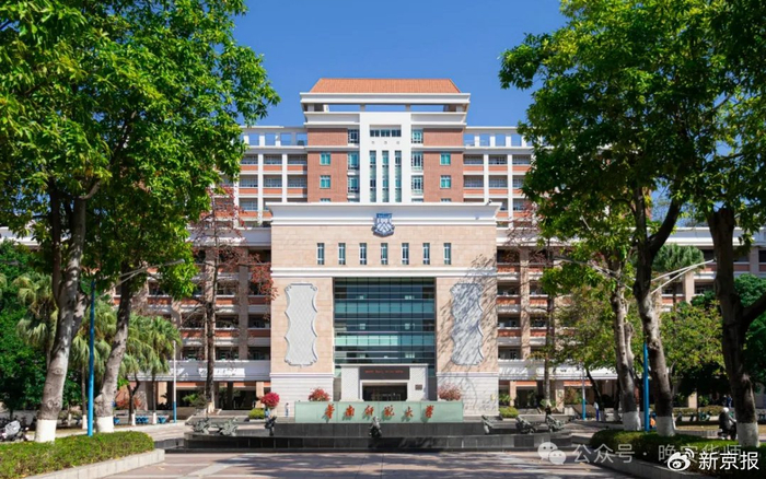 ▲资料图：涉事高校校园一角。图/微信公众号“晚安华师”