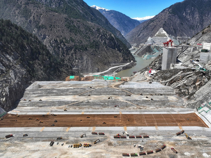 双江口水电站大坝心墙区。