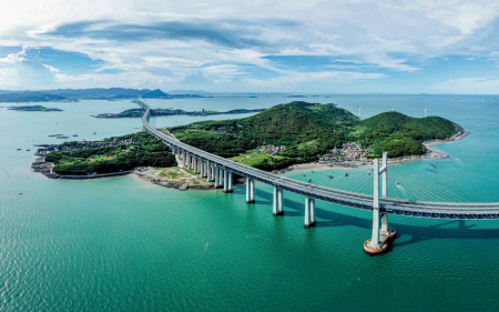 平潭海峡公铁大桥。（念望舒 摄）