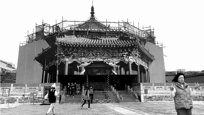        沈阳故宫博物院已经启动大政殿等建筑屋面保养工程，预计整个工程“五一”假期前完工。  本报记者 王迪 摄