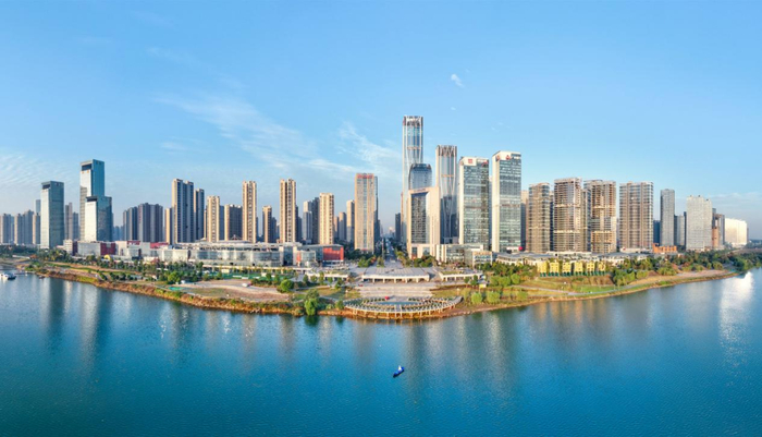 ▲长沙滨江湖南金融中心。（图源：央视网）