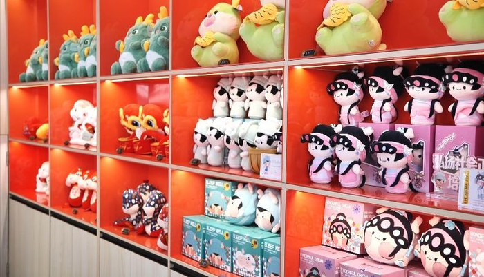 图为江苏建湖九龙口旅游度假区正在销售的IP产品。（受访者供图）