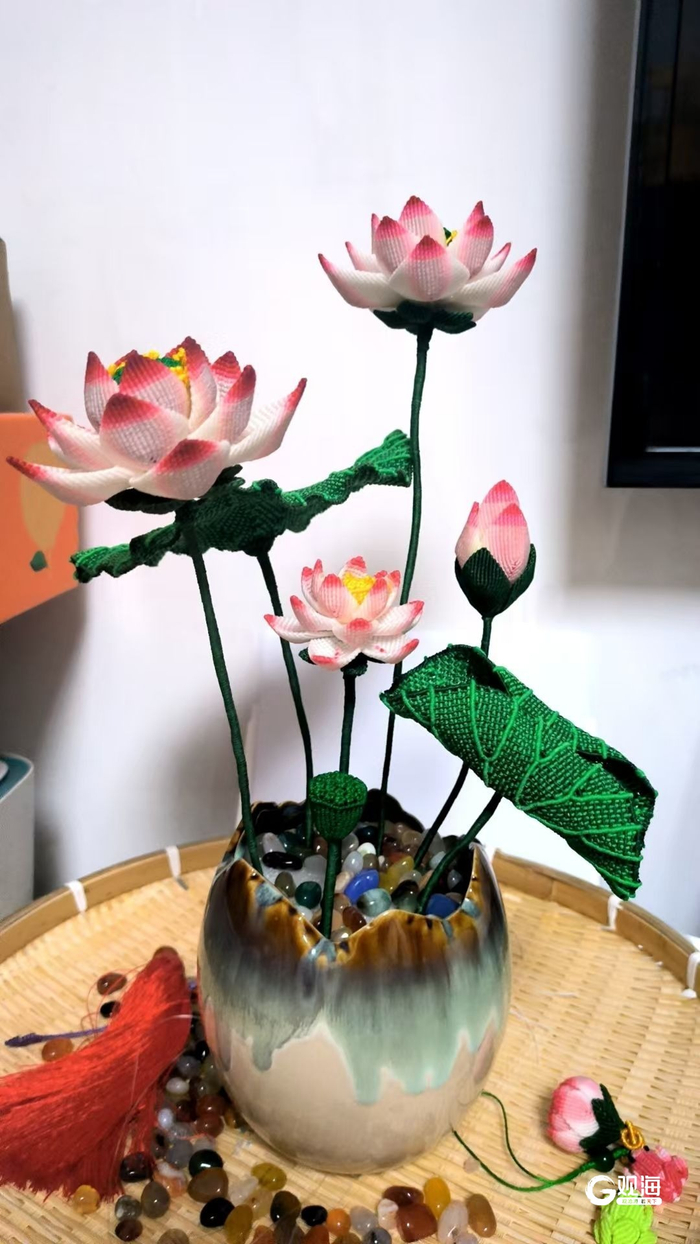 张玉花编织的手工艺品。