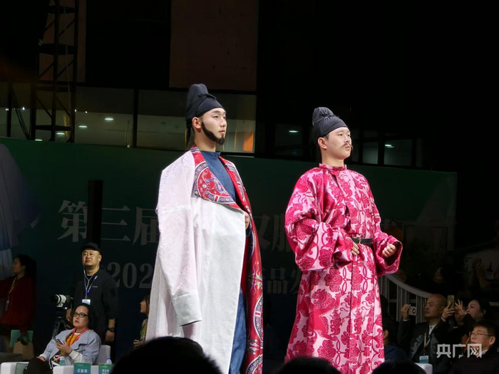 汉服走秀（央广网记者  程立龙  摄）