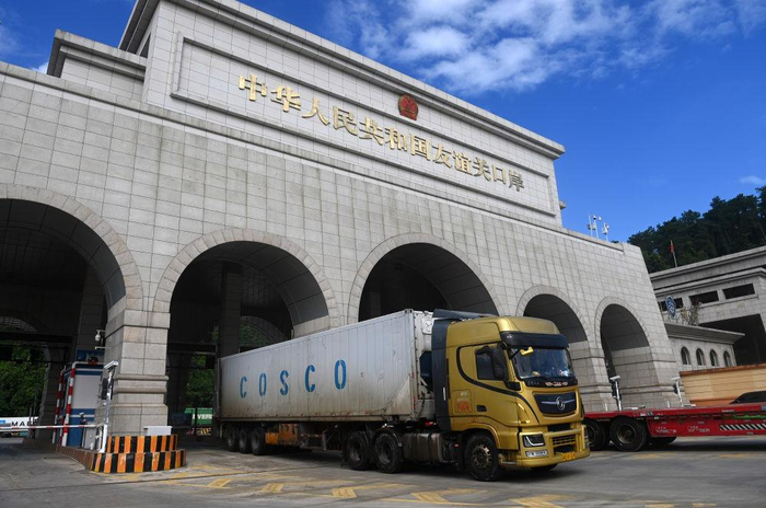 　　△作为西部陆海新通道的重要节点，友谊关口岸是我国通往东盟最大的陆路口岸，也是我国通往越南最便捷的陆路大通道之一。