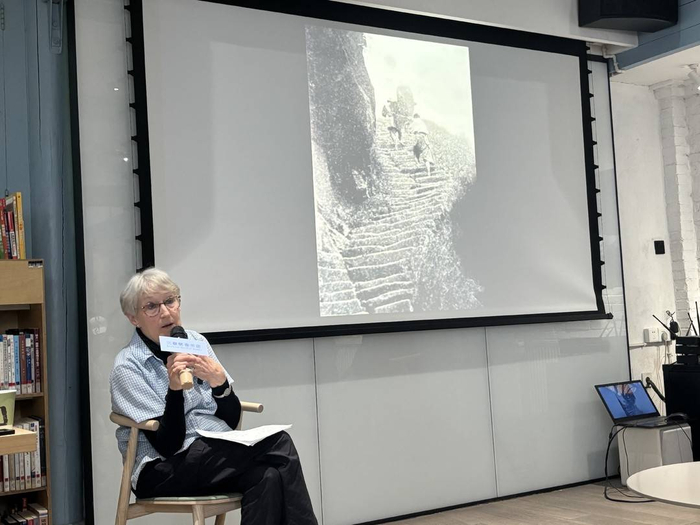 贾和普进行分享