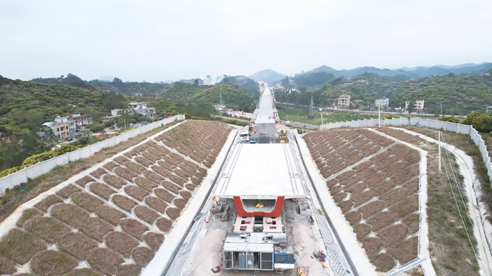     南珠高铁玉岑段站前2标段完成全部预制梁架设。 （国铁南宁局供图）