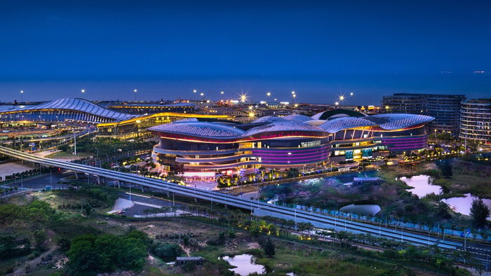 海口国际免税城夜景  视觉中国 图