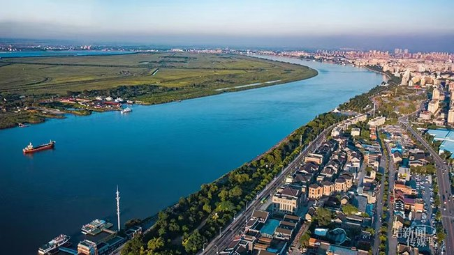 营口地处大辽河口、渤海湾畔，是一座因海而生、依海而兴的百年港城。辽宁省委网信办供图