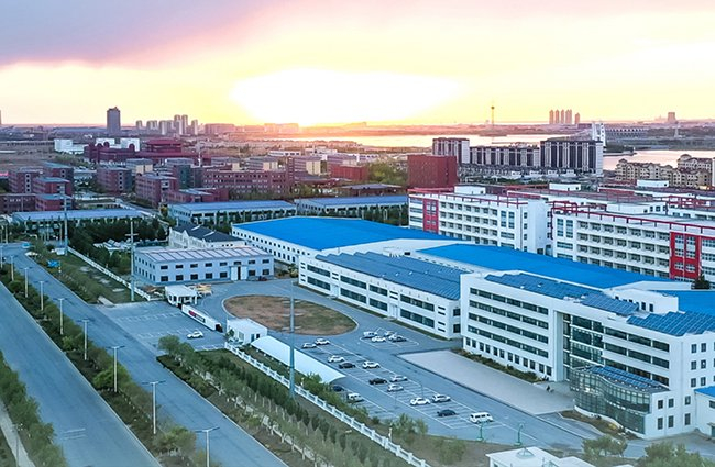 营口金辰机械股份有限公司持续自主创新，成为行业小巨人。辽宁省委网信办供图