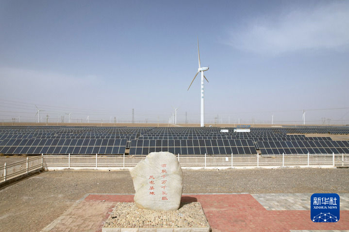   这是2025年3月9日在甘肃省玉门市境内拍摄的酒泉千万千瓦级风电基地（无人机照片）。新华社记者 张睿 摄