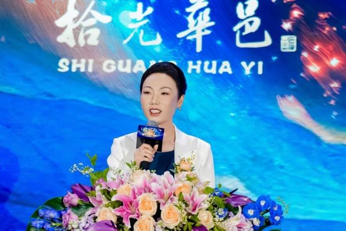 ▲华中集团产业总裁刘春燕主题分享《潜心实践,向光而行》