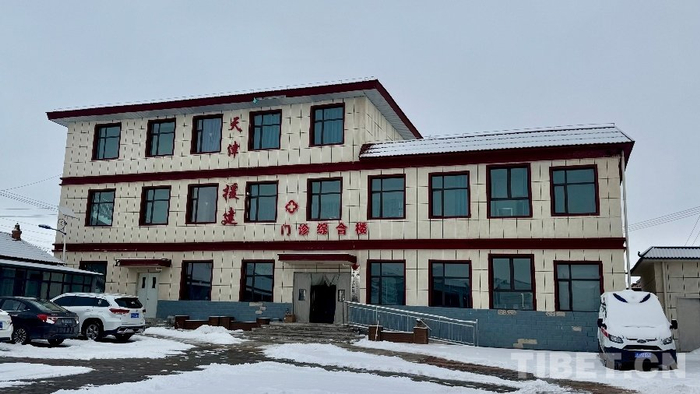 图为阿万仓中心‍卫生院门诊综合楼 摄影：易文文