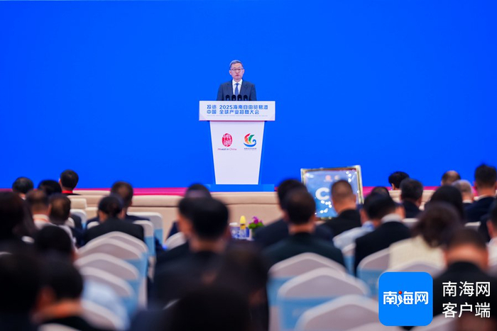 华润（集团）有限公司董事长王祥明先生。记者 黄东光 摄