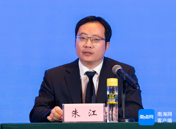 　　儋州市政府党组成员、副市长，儋州市营商环境建设局党组书记、局长，兼洋浦经济开发区营商环境建设局局长朱江。记者 李昊 摄