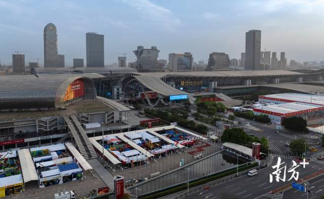 4月14日，航拍琶洲广交会展馆，准备工作已就绪。南方+记者 张冠军 摄