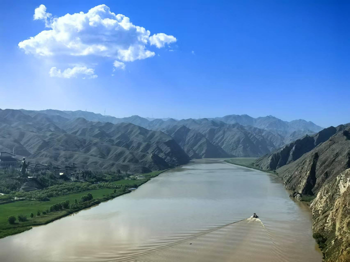 获评5A级景区的青铜峡大峡谷美如画。