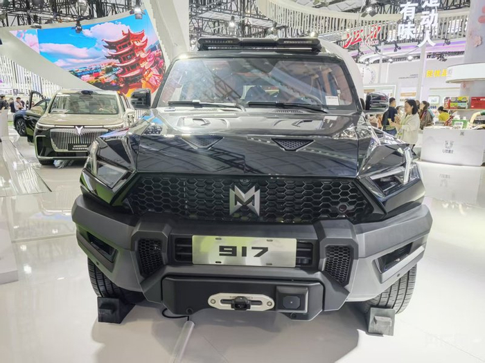 外形“硬派”的东风猛士917豪华越野（央广网记者  蔡文娟  摄）