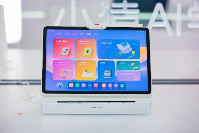 小猿AI学习机可以选配为“台式平板”  受访者供图