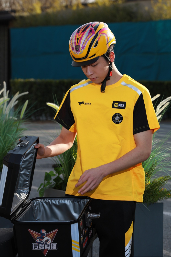 ▲现款美团夏季骑手服样式配色  （图片源自：美团骑手APP骑手商城）