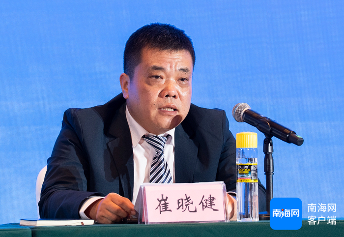 　　海南省海洋厅党组成员、副厅长崔晓健。记者 李昊 摄