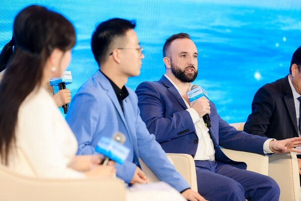 Joshua Edwards，SGS IFOS全球产品认证项目经理（左三）