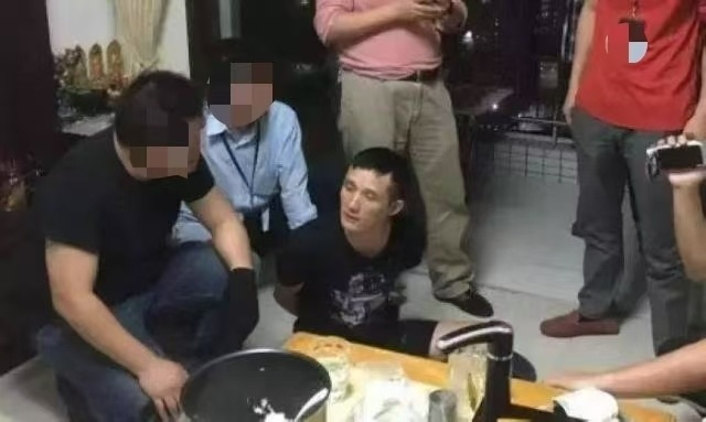 李俊鹏落网时的照片