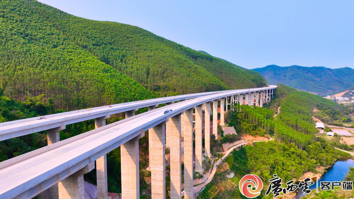 上峒高速百化特大桥段。罗芸婕 摄