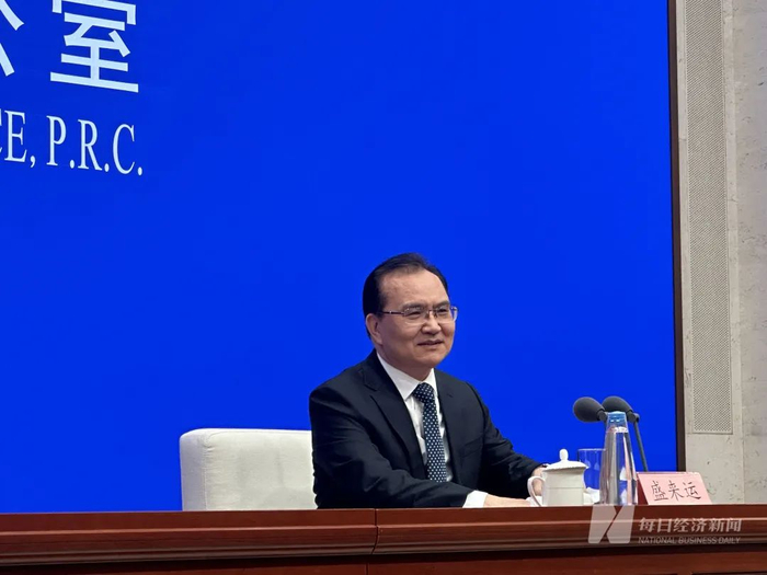 盛来运在发布会上回答记者提问 每经记者 周逸斐 摄