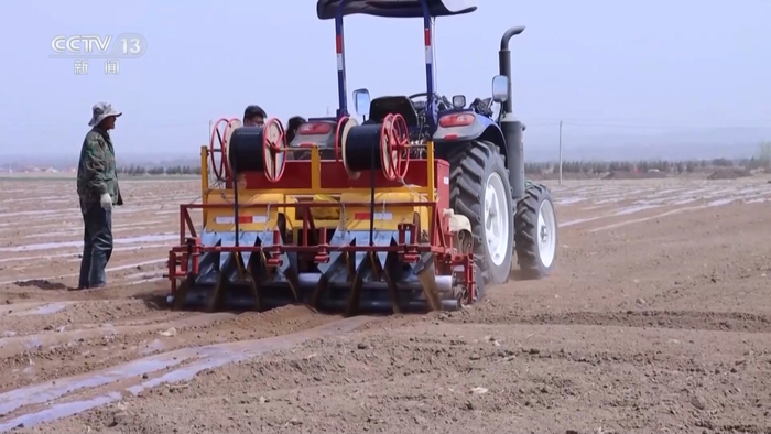 今年，固原市原州区有50台农用机械新安装了北斗导航系统，在规划路线下能进行覆膜、播种、施肥、滴灌等一系列一体化作业，设备规划精确，可有效提升作业效率。同时，