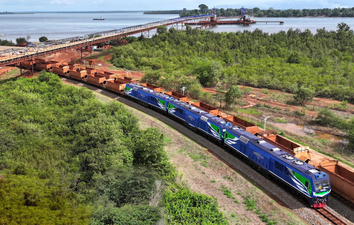 中车资阳公司出口塞拉利昂的高端内燃机车