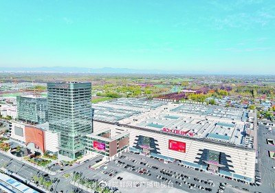 京津冀（固安）国际商贸城吸引众多商户入驻。刘向摄/光明图片