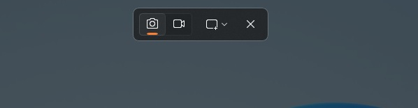 用户在使用 Shift + Alt + S 快捷键尝试截图时，会看到新增的“文本提取”按钮，无需创建截图即可复制文本。因为当使用截图快捷键时，
