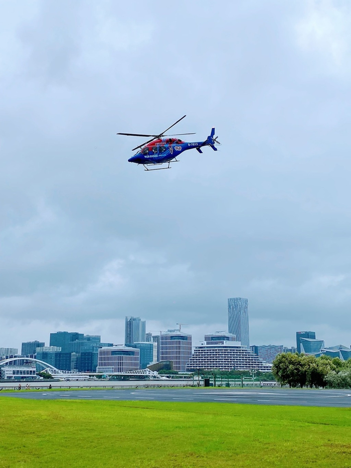 2024年10月1日，上海黄浦江低空观光航线从龙华机场首飞。澎湃新闻记者 俞凯 图