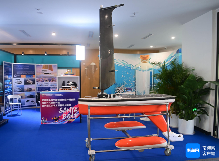 4月17日，在第五届消博会三亚国际游艇展区展出的展品。记者沙晓峰 摄