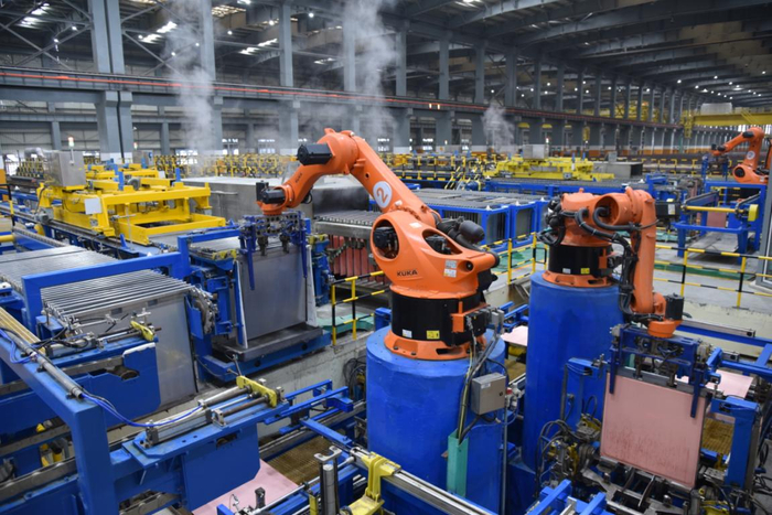 西南铜业电解厂自动机械臂