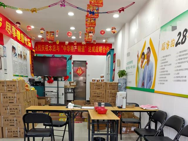 “ⅩⅩ营养”店内景。（图源：作者拍摄）