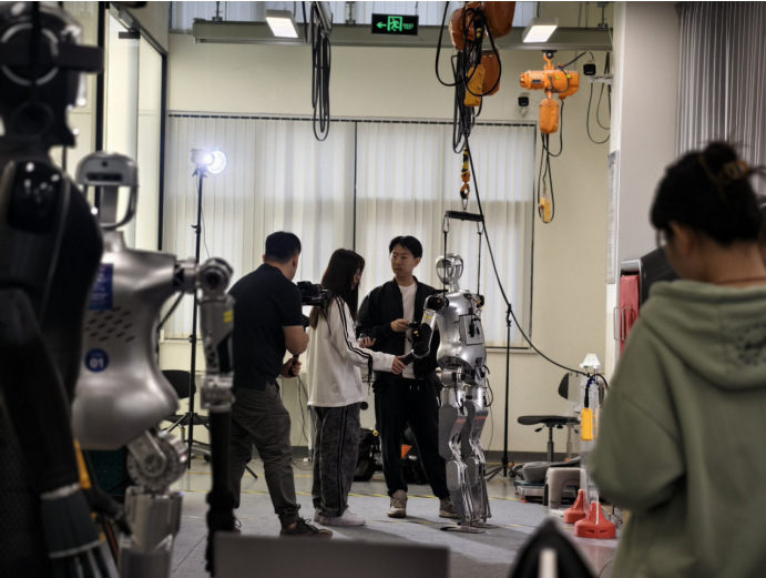 灵宝机器人正在备战马拉松受访者/供图