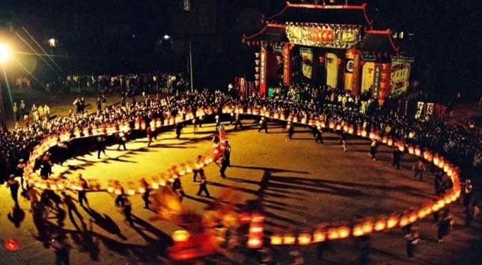 婺源板凳龙灯 图片来源：上饶非遗公众号