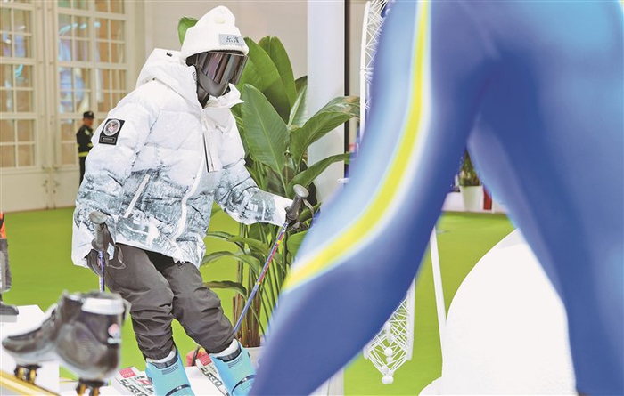 冰雪服装展示。本报记者 刘心杨摄