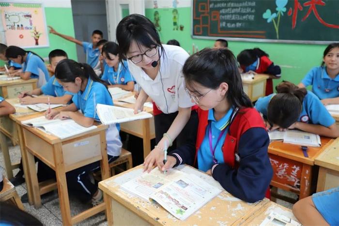 2024年9月6日，于晴在轮台县第二中学八年级上英语课。受访者供图