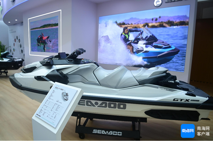 4月17日，在第五届消博会三亚国际游艇展区展出的展品。记者沙晓峰 摄