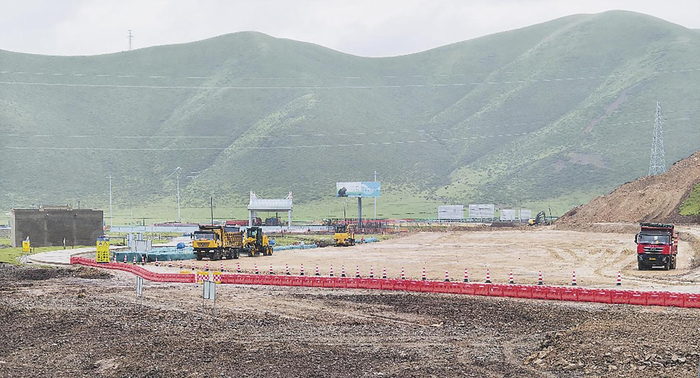 沙久公路施工现场。省交控集团供图