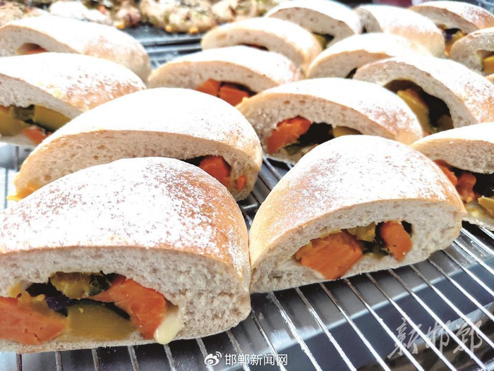 刚出炉的面包，看着就有食欲