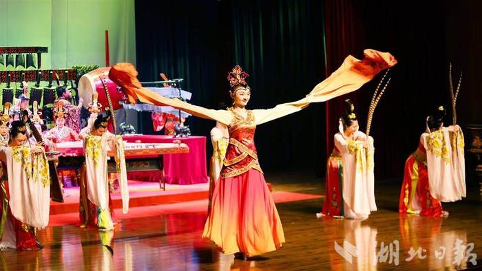 湖北省博物馆编钟乐团表演编钟乐舞《礼乐天下》（湖北省博物馆供图）