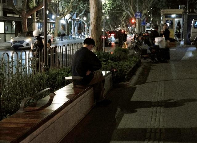 巨鹿路758的外摆位改造成果。周昱帆 摄