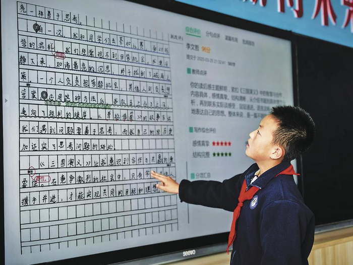 AI作文批改让写作更简单。贾泓 摄