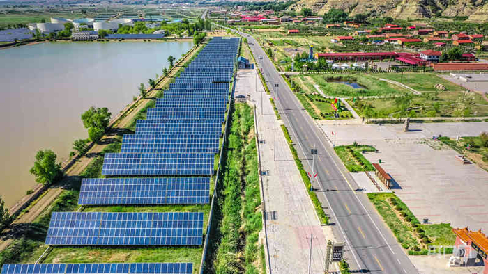 黑色公路串起多彩沿黄村（央广网发  张玮  摄）