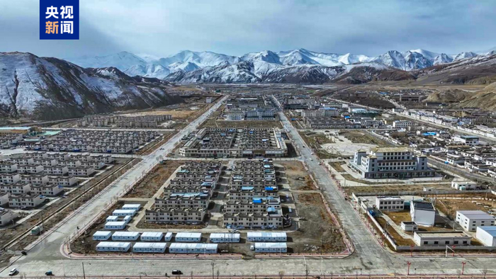 图为2025年4月的日喀则市定日县城。